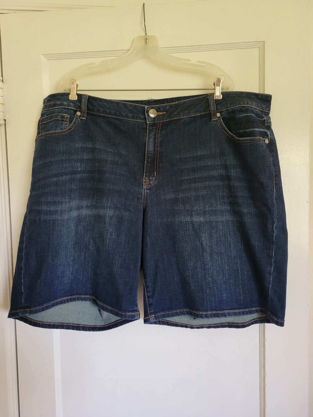 Women Lane Bryant Dark Wash Denim Bermuda Shorts Size 24 - Picture 3 of 10